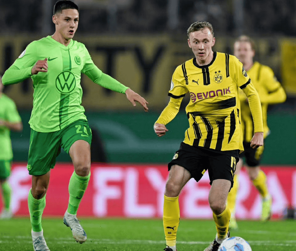 英雄联盟电竞-包含里程碑夜！多特蒙德主帅复盘，英超今晨刷纪录，质疑声仍在，资深球员宣示担当的词条